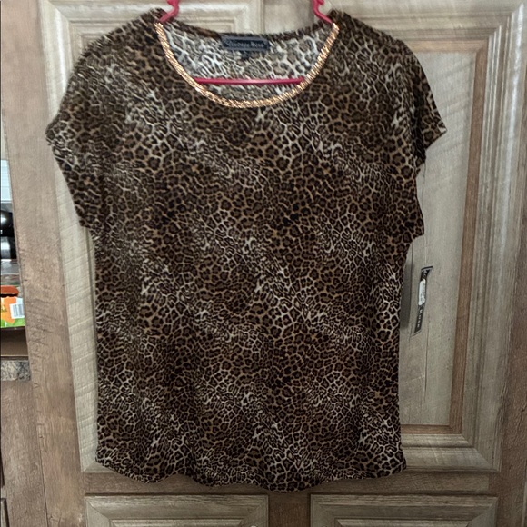 Chic Leopard Print Short Sleeve Blouse - Picture 1 of 8